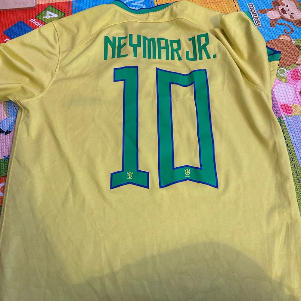Nike 2022/2023 Brazil Home Soccer Jersey View 2